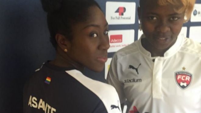 La inglesa Anita Asante con la nueva camiseta del Rosengård.