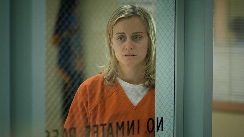 Piper Chapman (Taylor Schilling) intenta sobrevivir en la c&aacute;rcel de mujeres. / Foto: altapeli.com