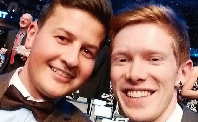 Tom Bsworth y su futuro prometido. / FOTO: lgbtqnation.com