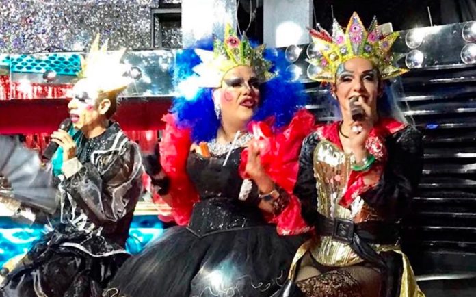 Cuando las Drag Queens unen a los cuarenTONES, cincuenTONES…