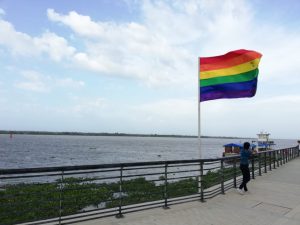 Barranquilla, Barranquilla iza banderas arco&iacute;ris en malec&oacute;n tur&iacute;stico, El Poblado en Historias