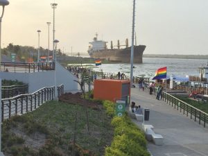 Barranquilla, Barranquilla iza banderas arco&iacute;ris en malec&oacute;n tur&iacute;stico, El Poblado en Historias