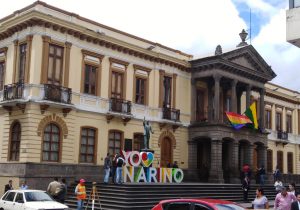 Barranquilla, Barranquilla iza banderas arco&iacute;ris en malec&oacute;n tur&iacute;stico, El Poblado en Historias