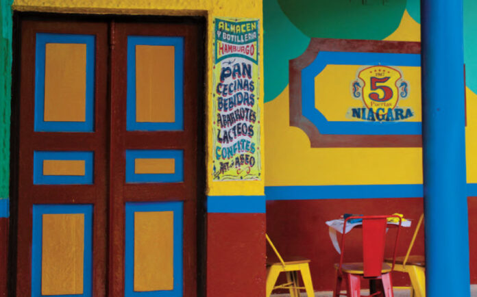 Fachada de El Niágara 5 Puertas, establecimiento histórico de El Poblado que fue administrado por el antropólogo culinario Julián Estrada.