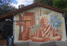 Cecilia Echeverri, la mujer que convirtió su casa en un tesoro de la memoria de El Poblado Mural de Cecilia Echeverri en la Casa de la Cultura de El Poblado